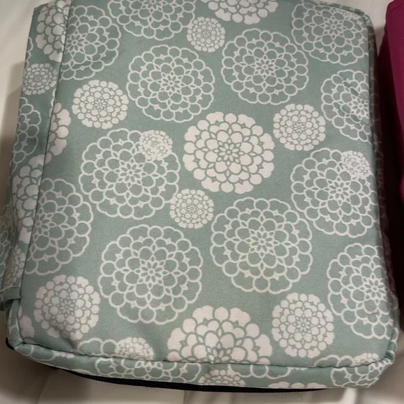 Hotlogic Lunch box. Choose Pink or Mint - Picture 7 of 9